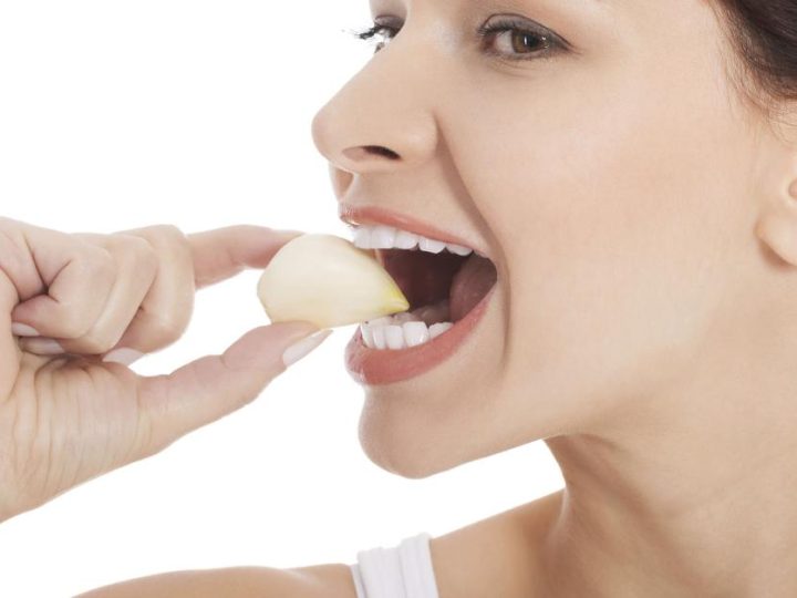 10 Surprising Benefits Of Eating Raw Garlic For Women: A Natural Powerhouse